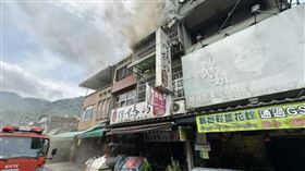 內灣老街火警　「阿媽的酸梅湯」燒起來了