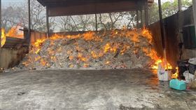 泰山區今（12）日下午發生回收廠火警。（圖／翻攝畫面）