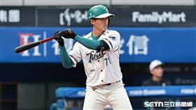 ▲中職36年例行賽，台鋼雄鷹一壘手杜家明。（圖／記者劉彥池攝影）