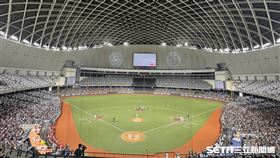 ▲台北大巨蛋統一獅和味全龍之戰有13742人進場。（圖／記者黃耿誼攝影）