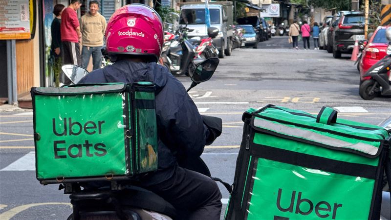 外送員被譏2486自曝「名下3間房」遭酸爆