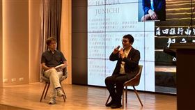 春田純一（右）親授技法傳承《蒲田行進曲》精神。（圖／社團法人國際舞台文化表演藝術交流協會提供）