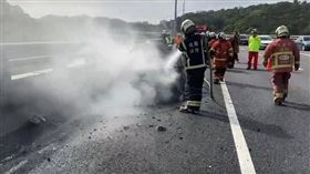 警消獲報後趕抵搶救，所幸無人因此傷亡。（圖／翻攝畫面）