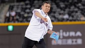 ▲石井丈裕受邀替統一獅開球。（圖／統一獅提供） 