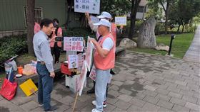 桃園罷團擺攤衝突！詹江村鬧場爆口角　嗆志工：我代表1萬5000個公民▲（圖／翻攝自林秉宥臉書）