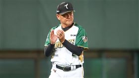 ▲台鋼雄鷹總教練洪一中，感謝棒球生涯2大貴人。（圖／台鋼雄鷹提供）