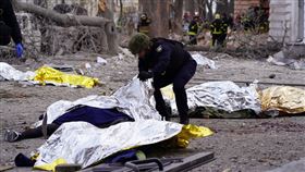 美談判特使剛走俄軍就開火！彈襲邊境大學　爆2年來平民最嚴重死傷。▲（圖／翻攝自澤倫斯基X）