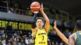 TPBL林書豪本季單場0進球新北國王當家球星林書豪（左）13日在主場對上台啤永豐雲豹的比賽中，遭到對手嚴加看管，全場15投0中，自認是籃球生涯投籃最遭的比賽。（TPBL提供）中央社記者黎建忠傳真 114年4月13日