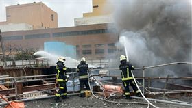 台中火力發電廠工地火警  警消搶救台中港務消防隊7日上午獲報，台電公司台中火力發電廠新建工程工地起火燃燒，消防隊出動消防人車搶救。（民眾提供）中央社記者蘇木春傳真  114年3月7日