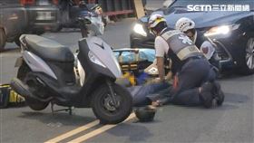 高雄市,三民區,騎士,事故,車禍,面朝下,警消,救護,CPR▲圖片描述。（圖／翻攝畫面）