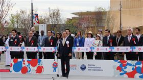 十倉雅和宣布大阪世博正式開幕大阪世博13日上午8時30分在會場東口舉行開幕剪綵典禮，由日本國際博覽會協會會長、經團連會長十倉雅和發布開會宣言，正式宣布「大阪關西世博現在開幕」。中央社記者楊明珠大阪攝  114年4月13日