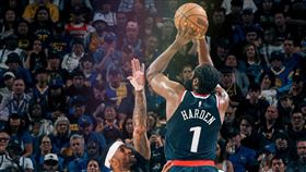 ▲哈登一人在延長賽豪取12分，率領快艇擊潰對手，也把勇士送去打附加賽。（圖／翻攝自X平台 @LA Clippers）