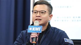 凌濤質疑，共諜寄生民進黨黨政高層，民進黨才該是罷免對象！綠營發起大惡罷，是中共指揮搞爛台灣民主？（圖／翻攝自凌濤臉書）