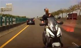 重機逆向狂飆台61！騎士對撞轎車慘死