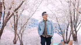 任賢齊新歌再度攜手恩師「音樂教父」小蟲（圖／相信音樂提供）