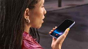 Google AI輕旗艦Google Pixel 9a，內建AI助理Gemini。（圖／電信業者提供）