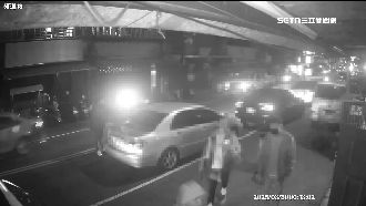 獨／竹聯幫「7車30人」擄人 老總深夜被抓