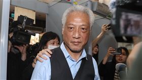 北市幽靈連署案  張克晉移送北檢複訊北檢偵辦涉幽靈連署案，查出民進黨立委吳思瑤、吳沛憶罷免案的罷免團體疑有偽造提議書情事，14日指揮調查局搜索並約談罷瑤領銜人張克晉（圖）後，下午移送北檢複訊。中央社記者謝佳璋攝  114年4月14日