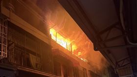 新/暗夜惡火！台中民宅大火母女3人成焦屍(圖/翻攝畫面)