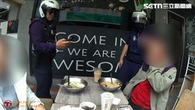 61歲楚男跟女友約會吃鍋燒意麵，意外被查出通緝身份落網。（圖／翻攝畫面）