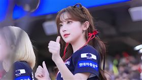 李珠珢在韓國球場跳舞時經常「無表情」。（圖／翻攝自my._.chuuu IG）