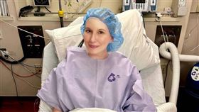 可莉希勒罹患乳癌已經切除雙乳。（圖／翻攝自Clea Shearer IG）