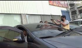 車手集團攻台　新加坡女狂領746萬遭逮（圖／翻攝畫面）