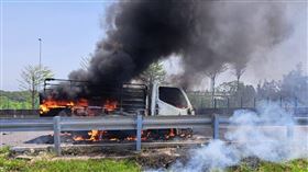 新／國3火燒車！小貨車陷火海燒剩骨架