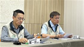 疾管署防疫醫師林詠青（右）說明麻疹個案。（圖／記者簡浩正攝影）