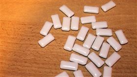 想減肥卻懶得動？日本研究顯示：邊走邊嚼口香糖有利減重
（示意圖／翻攝自Pixabay）