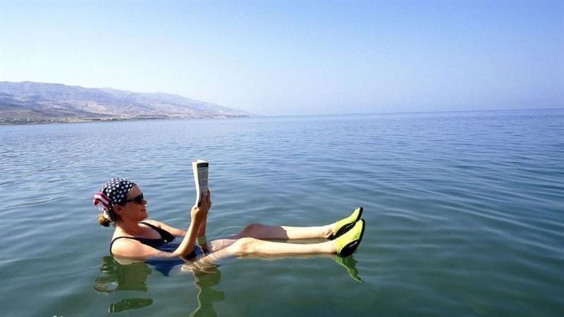 死海游泳又淹不死！為何在這游最危險？