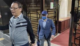 ▲康和證券創辦人鄭國華135萬元交保。（圖／翻攝畫面）
