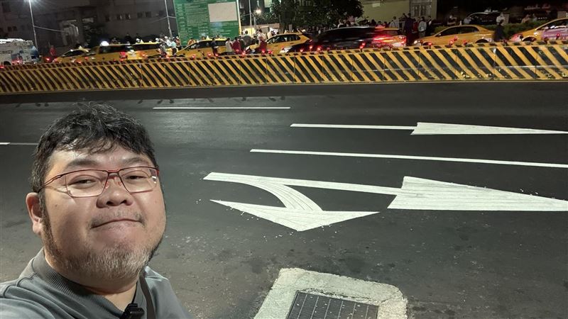 四叉貓遇襲！他酸藍營支持者：會乖乖跪下