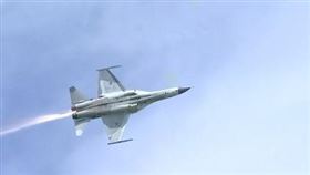 IDF型戰機單機特技「引擎突起火」