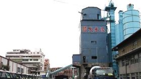 信大水泥（圖）的老董遭妻子指控「淫亂荒唐」，疑花錢找辣妹上船開趴。（圖／翻攝自公司官網）