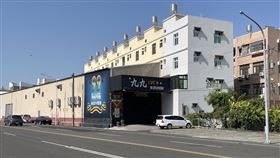 嘉義縣朴子市四維路上的一間桌遊館發生一起砍人事件，消防隊獲報到場救援，發現一名年約50歲的男子手、腳有分別有5到10公分左右刀傷，經送醫急救後暫無生命危險。