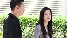 楚宣「醫鳴驚人」，誇張穿搭「老媽風」還是很美。（圖／民視提供）