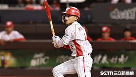 ▲中職36年例行賽，味全龍中外野手郭天信敲出生涯第500支安打。（圖／記者劉彥池攝影）