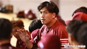 ▲中職36年例行賽，樂天桃猿再見失誤輸球，隊長林立賽後集合全隊講話。（圖／記者劉彥池攝影）