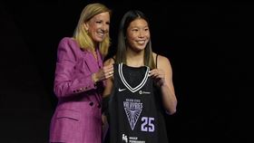 ▲台裔後衛陳凱玲（Kaitlyn Chen）在2025年WNBA選秀會上在第3輪第5順位被金州女武神挑中。（圖／美聯社／達志影像）