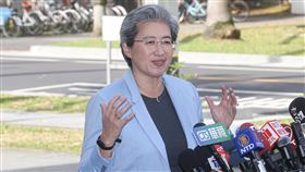 蘇姿丰赴台大發表演講（2）超微（AMD）董事長暨執行長蘇姿丰（圖）15日上午赴台大以「AMD轉型AI領導者」發表演講，會前接受媒體訪問。中央社記者鄭清元攝  114年4月15日