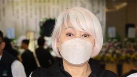 包翠英（左）與葛蕾前來悼唁（圖／記者鄭孟晃攝）