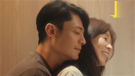 謝盈萱、霍建華飾演夫妻，對未來方向不同而走向分開。（圖／Netflix提供）