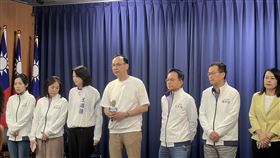 ▲國民黨主席朱立倫「戰獨裁 站出來」緊急記者會。（圖／記者蘇晏男攝影）