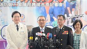 侯友宜出席「院前啟動葉克膜-新北消防與13間醫院跨域合作」活動（圖／新北市府提供）