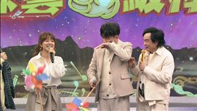 翁鈺鈞（左起）與許志豪「借位接吻」被笑魷魚嘴很厲害（圖／中視提供）