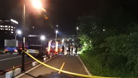 蔡翁在新北新莊區救難碼頭附近河面尋獲。（圖／翻攝畫面）