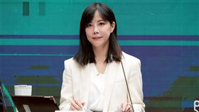 行政院發言人李慧芝主持院會後記者會。（圖／行政院提供)