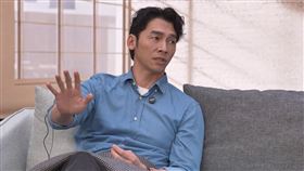 女成員在談及感情時淚崩，其中一位誇張反應讓温昇豪忍不住直呼：「太假了吧！」。（圖／三立提供）