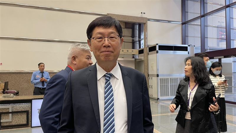 鴻海狂掃AI市場　40％伺服器全靠他們供應